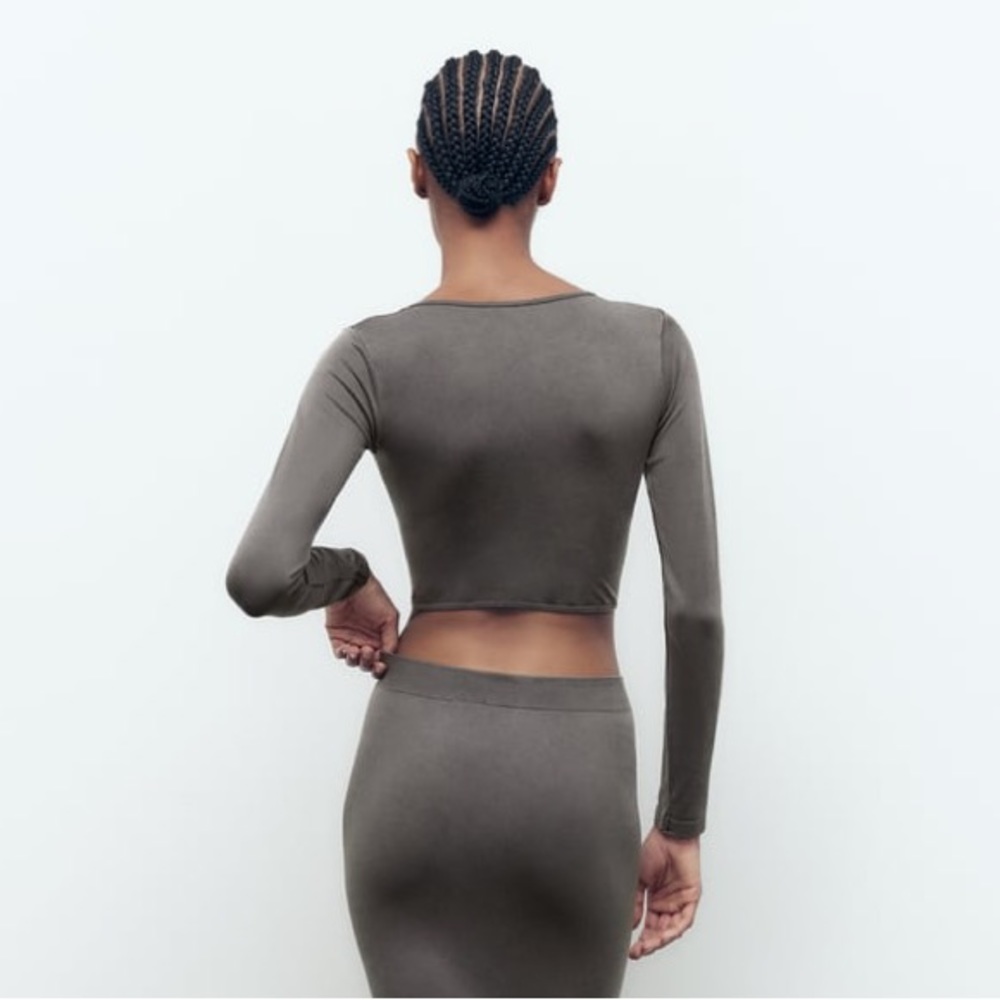 ZARA SEAMLESS RUCHED TOP - Picture 3 of 10
